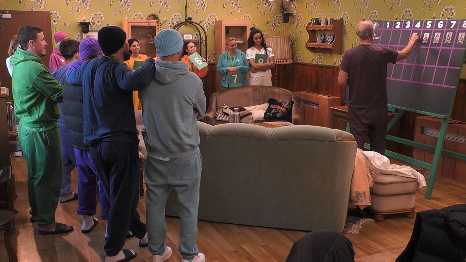 Tag 6 in 8 Minuten: Grüppchenbildung im Container