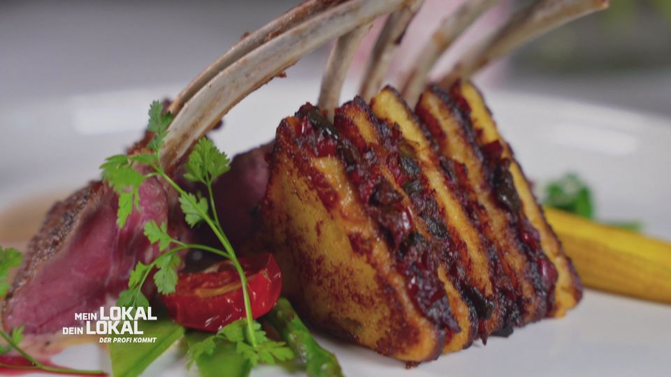 Lammkarre mit Polentalasagne