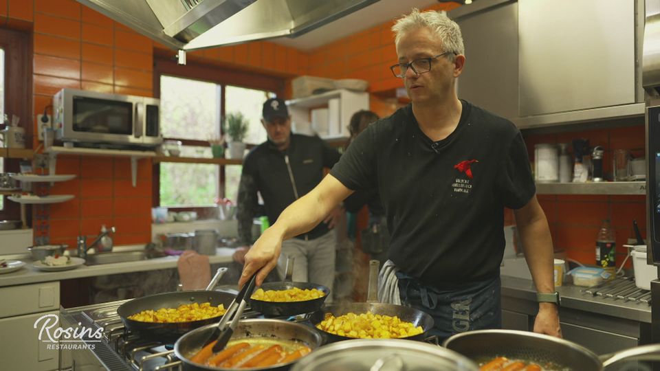 Bratkartoffeln mit verbranntem Pfeffer und rohen Zwiebeln: Das muss besser gehen