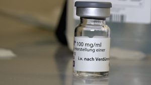 Bärbel Charles erhält neues Alzheimer-Medikament