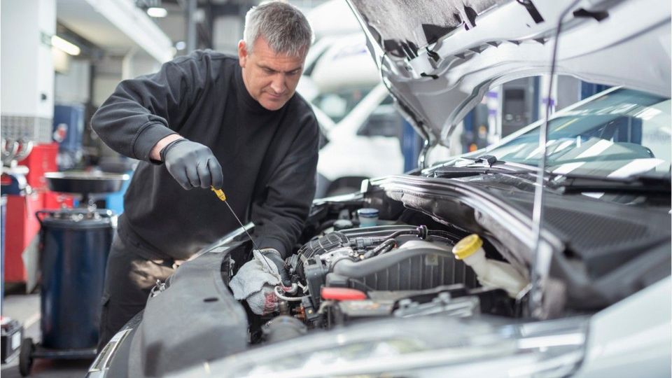 EU will jährliche Pflichtinspektion älterer Autos