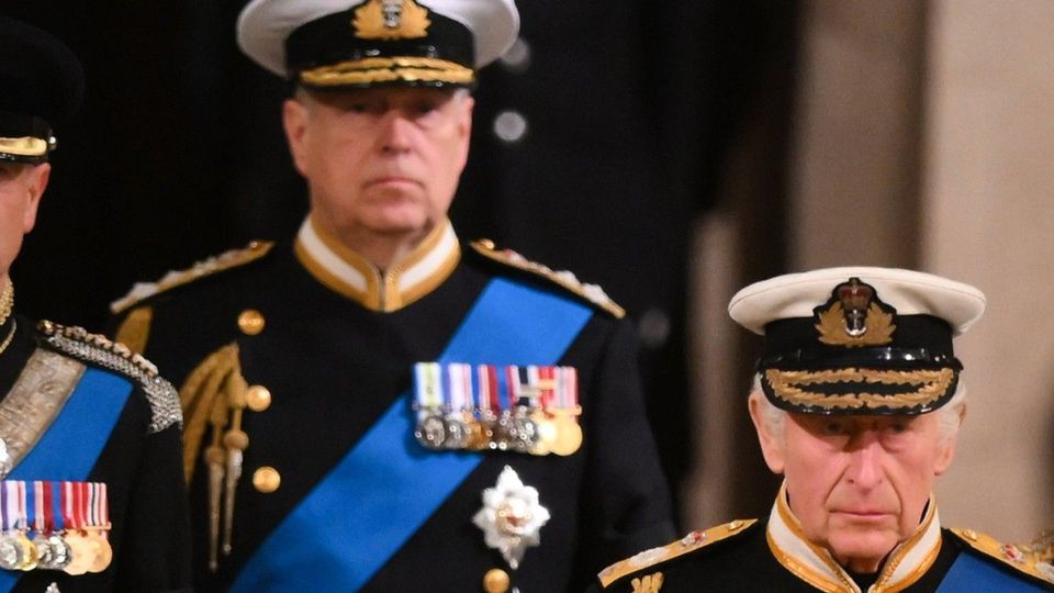 Wegen Epstein-Affäre: Prinz Andrew gibt royale Titel ab