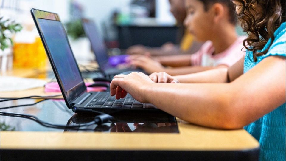 Informatik an immer mehr Schulen Pflichtfach