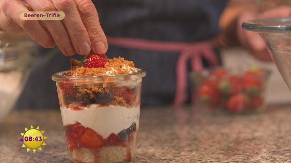 Beeren-Trifle: Leckerei in Schichten