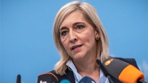 Ministerin Warken sieht „No-go-Areas“ für Frauen