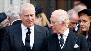 König Charles entzieht Prinz Andrew alle Titel