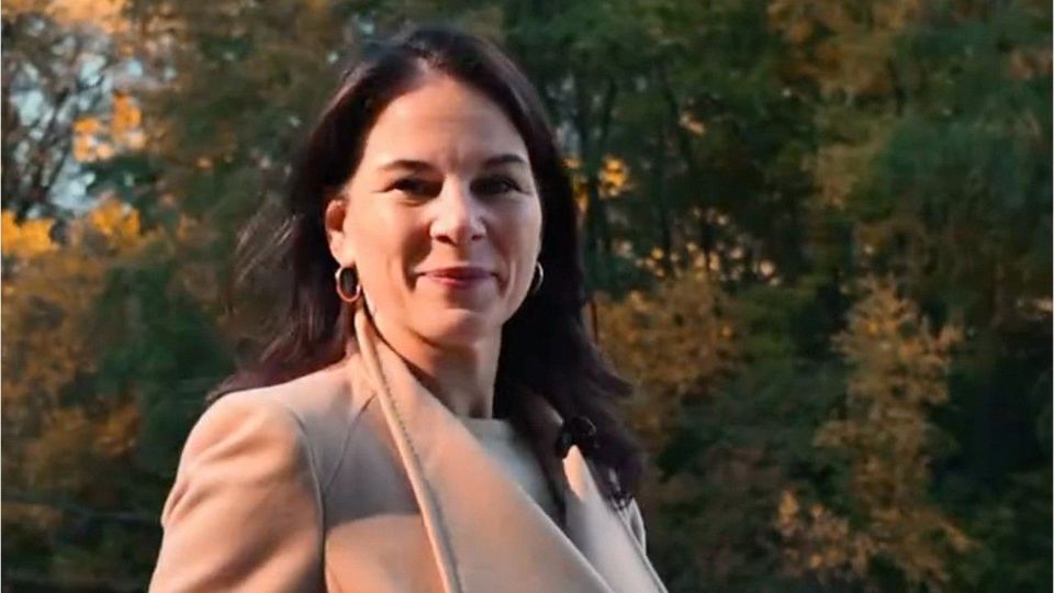 Baerbock geht erneut mit Video viral