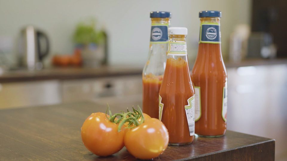 Snack Fact: Deswegen bleibt Ketchup in der Flasche kleben!