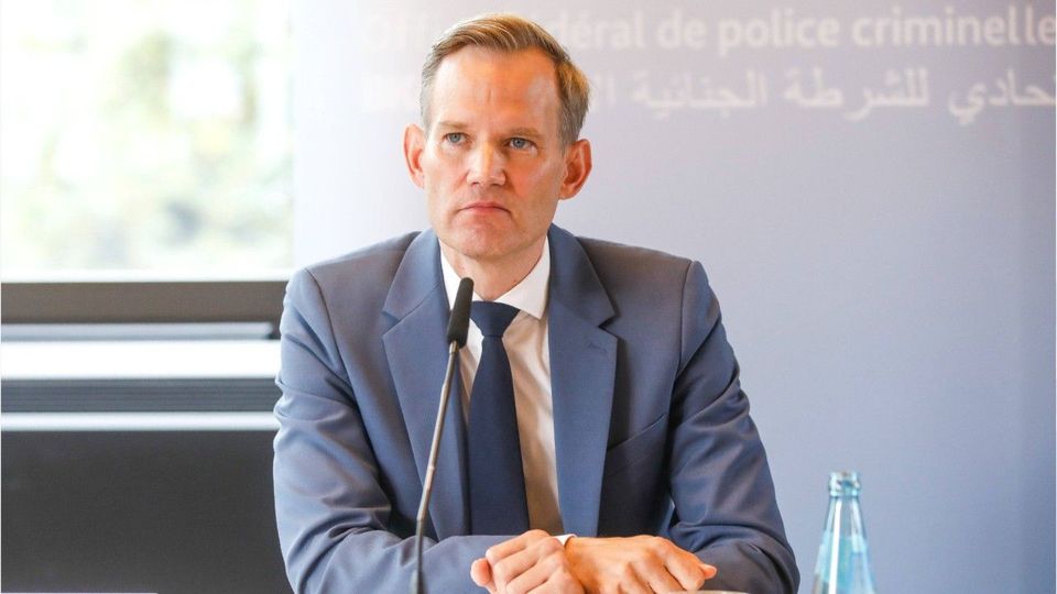 Streeck hinterfragt teure Medikamente für alte Menschen