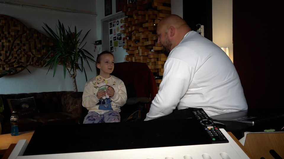 Pottbullar widmet Song an krebskranke Melina