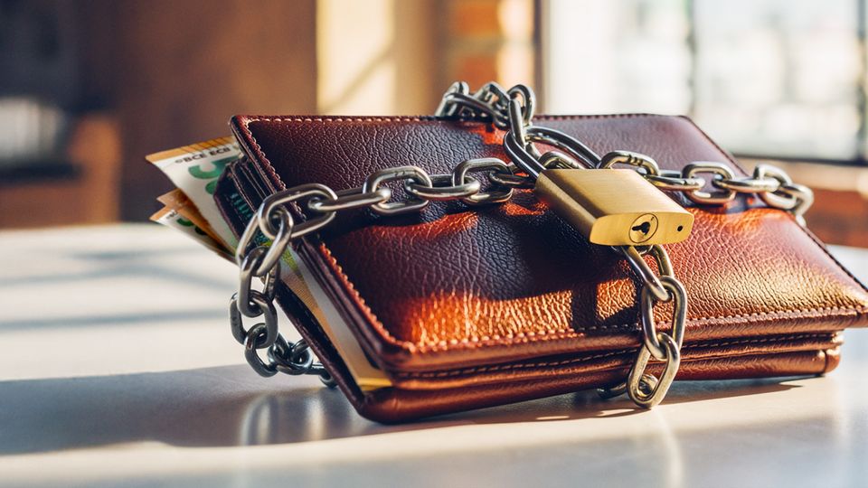 Deutschen sparen wegen Inflationsangst