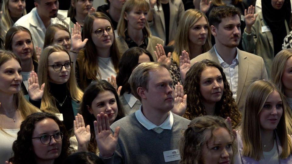 200 Lehramtsanwärter in Gelsenkirchen vereidigt