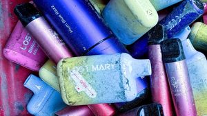 Einweg-Vapes: Gefahr durch falsche Entsorgung