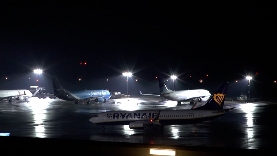 Blitzeis am Köln/Bonn Flughafen