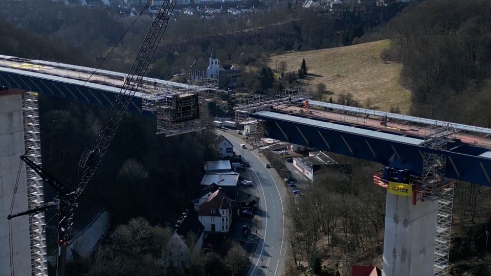 Verkehr über Rahmedetalbrücke im Dezember