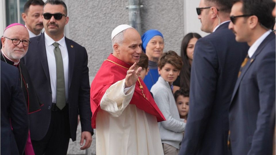 Papst sorgt bei Türkei-Besuch für kuriosen Moment