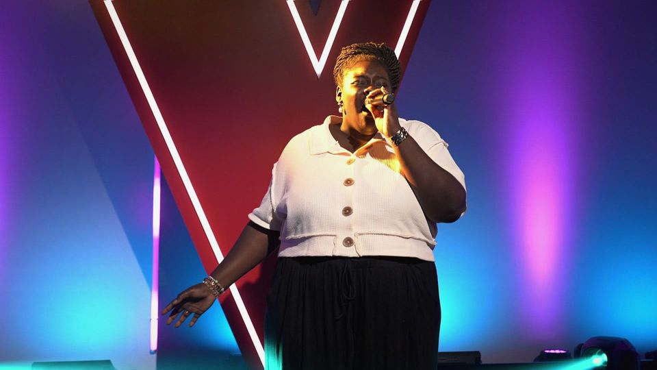 Wunderschön! Joelisa Serwah André begeistert mit „Love In The Dark“ von Adele