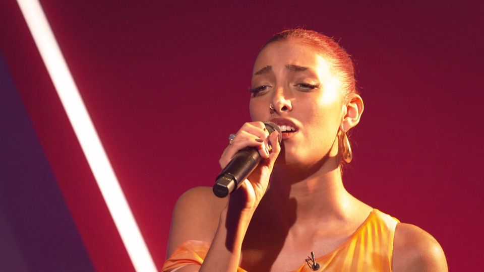 Denia Weber ergreift ihre zweite Chance mit „Flowers“ von Lauren Spencer-Smith