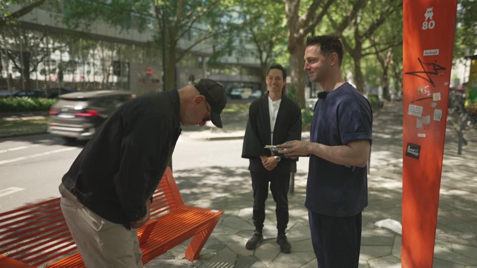 Wie tief wird sich Frank verbeugen? Sushi-Verkostung in Düsseldorf