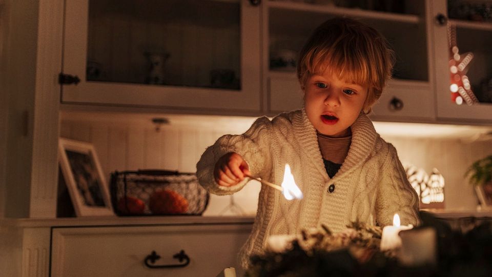 Besinnliche Zeit: Feuer birgt Gefahren