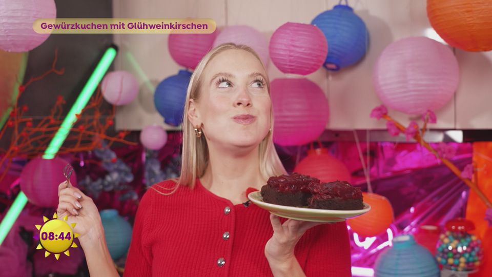 Gewürzkuchen mit Glühweinkirschen