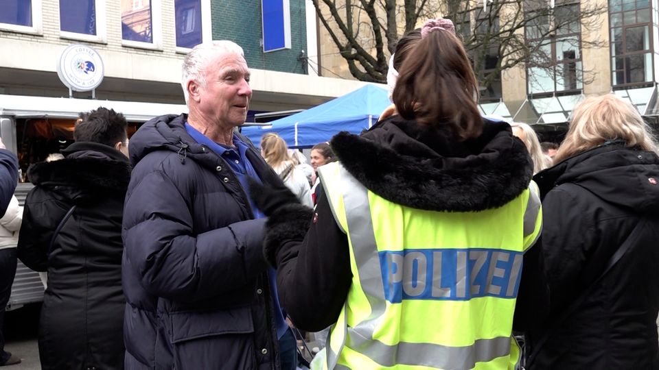 Bürger treffen Polizei in Essen