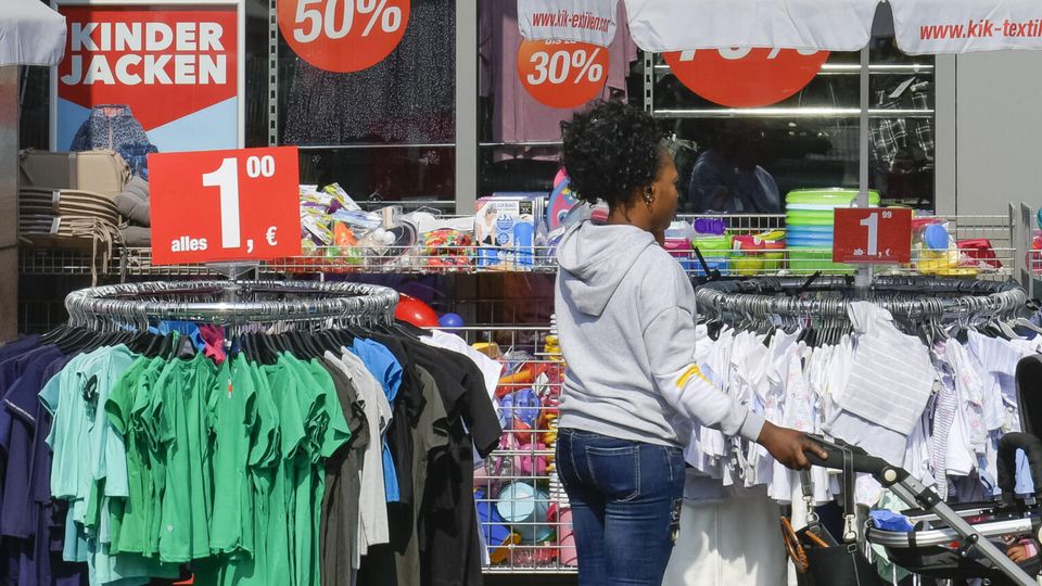 Deutsche kaufen Kleidung oft umsonst
