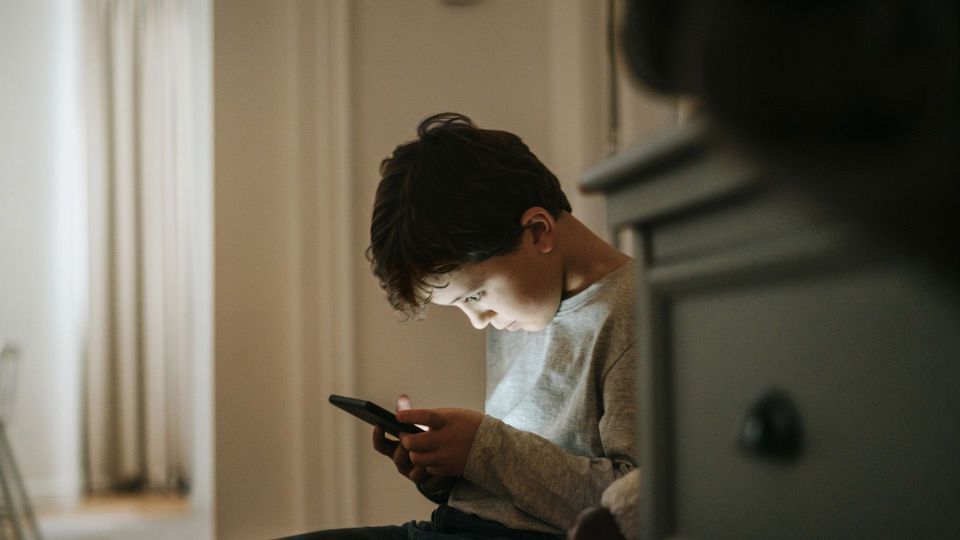 So viele Kinder sind handysüchtig