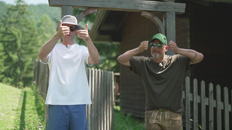 „Melken ist wie Klavierspielen“ – Alex erklärt Frank wie man an die Milch kommt