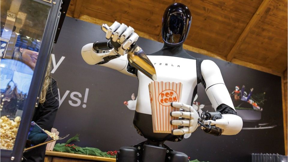 Berlin: Tesla zeigt neuen Optimus-Roboter