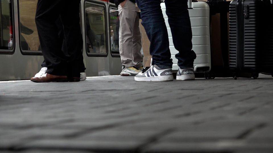 Bahn sperrt Strecke Köln-Wuppertal-Hagen