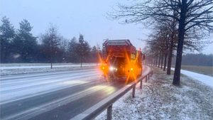 Deutsche Straßen: DWD warnt vor Glatteis