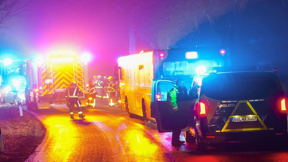 Blitzeis sorgt für Chaos auf den Straßen