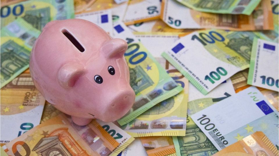 Geld-Hacks: So macht Sparen 2026 Spaß