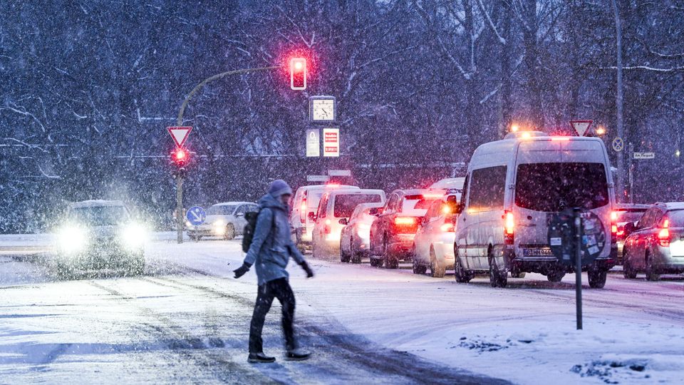 Schneewand rollt über Deutschland