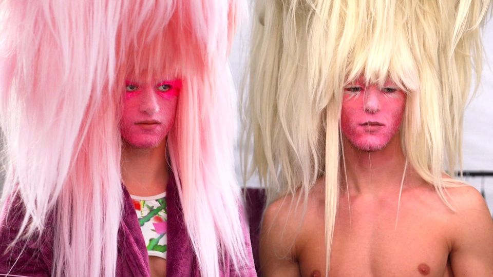 Moritz und Kevin am Limit! Schmerzhafte Perücken als Challenge