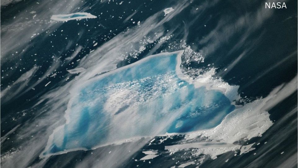 Eisberg plötzlich blau – NASA zeigt rätselhaftes Phänomen