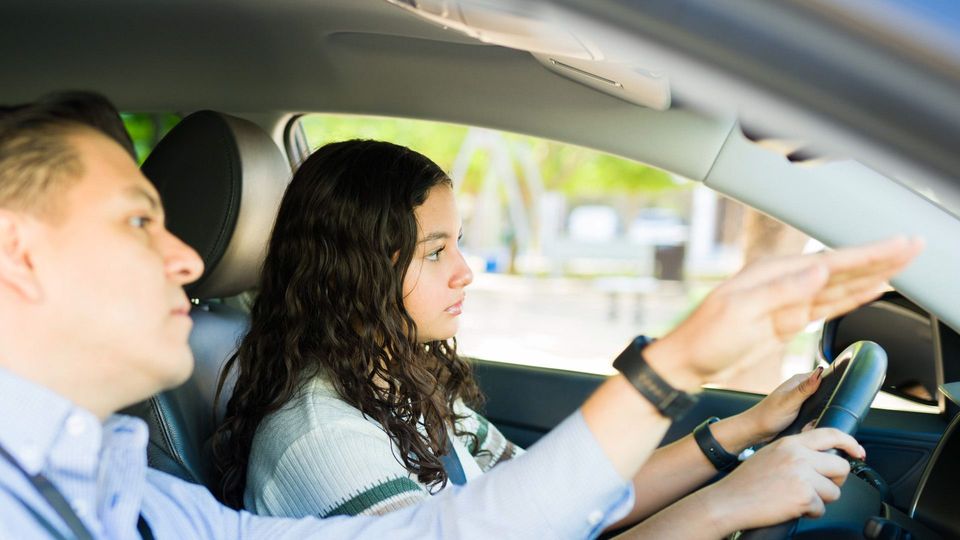 Vor Reform: Fahrschulen kämpfen ums Überleben