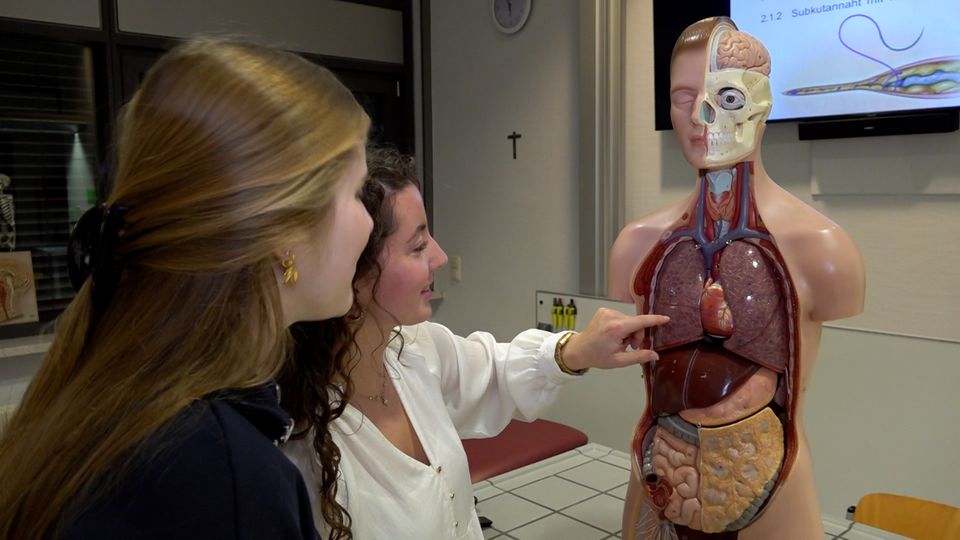 Medizinunterricht am Gaesdonk-Gymnasium