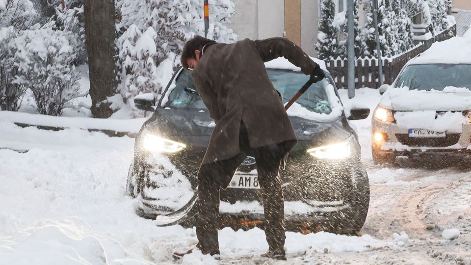 Hunderte Unfälle durch Schnee