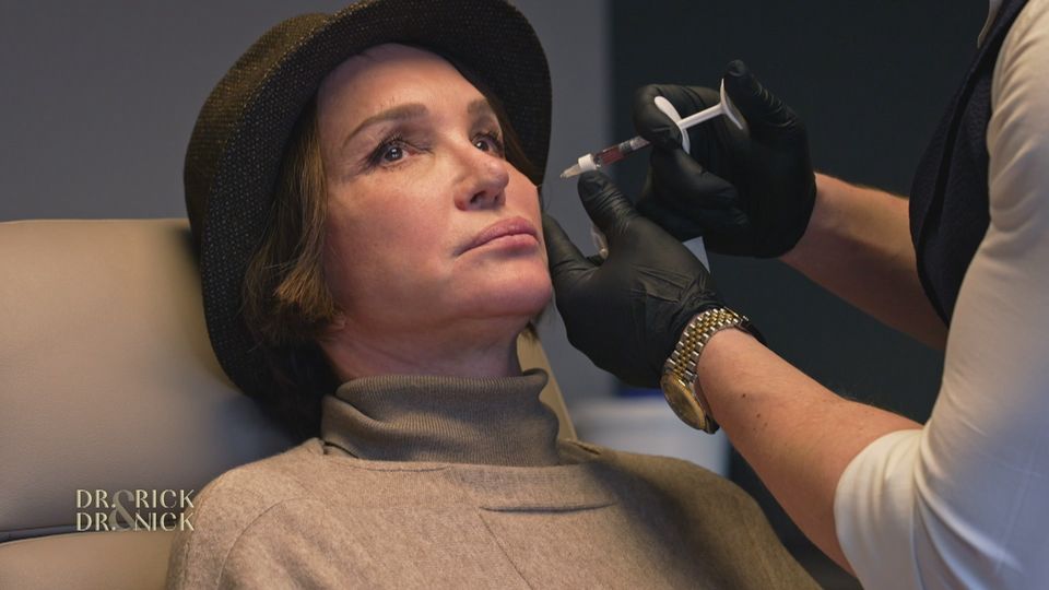 Großes Misstrauen – Anoushka Renzi lässt sich Wangen und Lippen machen