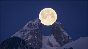 Himmelsspektakel: Schneemond im Februar