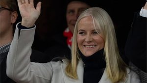 Darf Mette-Marit noch Königin werden?