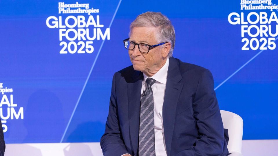 Gates bricht Schweigen in Epstein-Affäre