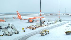 Blitzeis legt Flughafen BER lahm