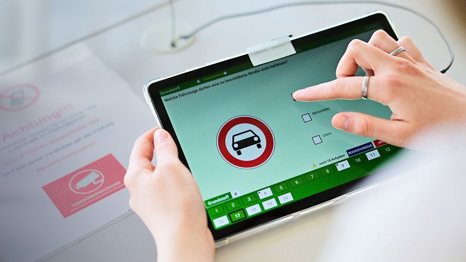 Führerschein-Erwerb bald halb so teuer?