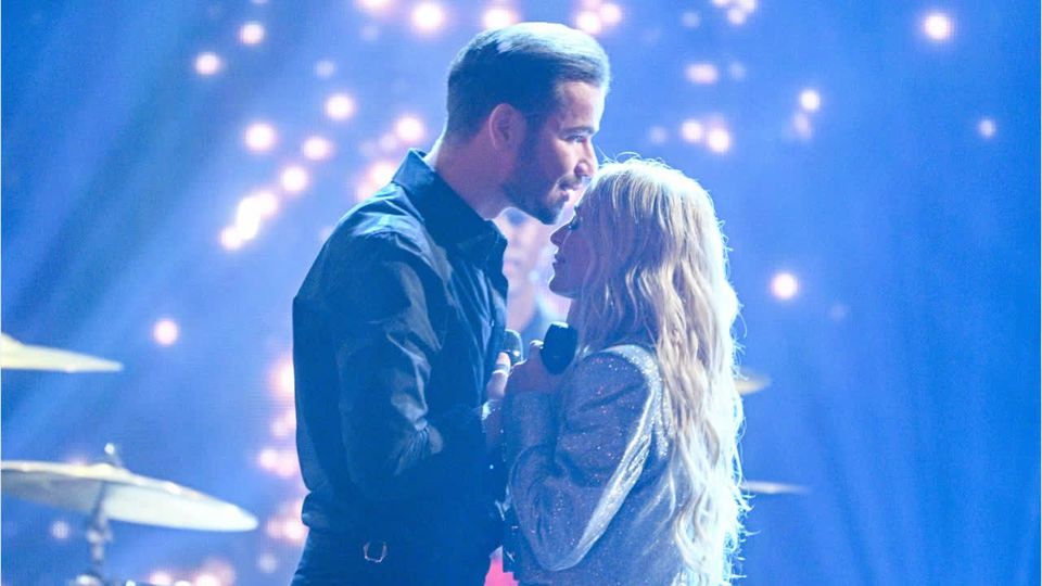 Schlagerstar bekommt auf Bühne Heiratsantrag