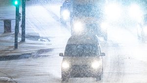 Schneefront sorgt für Unfälle und Kälte