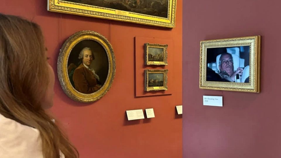 Auf einmal hängt Andrew im Louvre