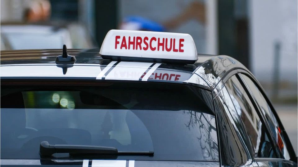 Billigerer Führerschein: Fahrschulen in der Krise